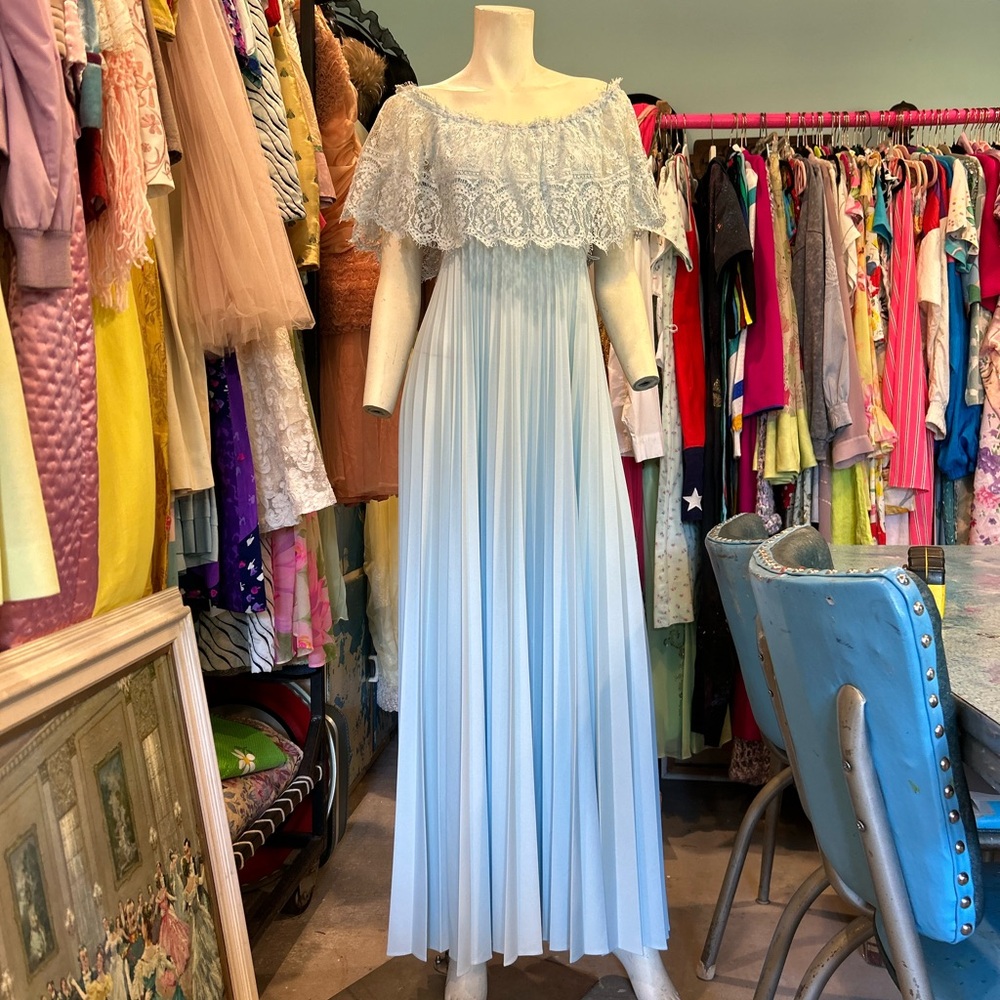 70s Lace Gown - Picture 4 of 14